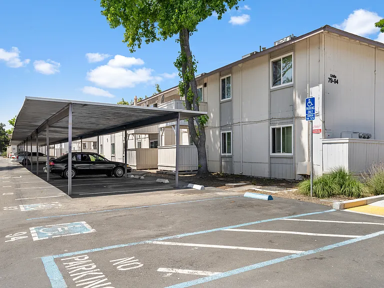 Delta Pines Apartments — Photo 9