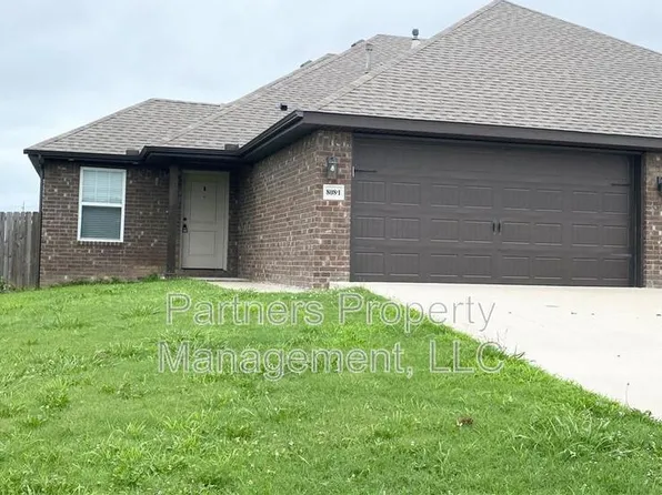 810 Hindman Dr #2, Prairie Grove, AR 72753