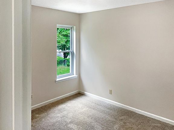 5th image of 2402 Camellia Dr