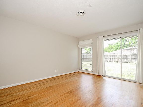 4th image of 4410 Spellman Rd