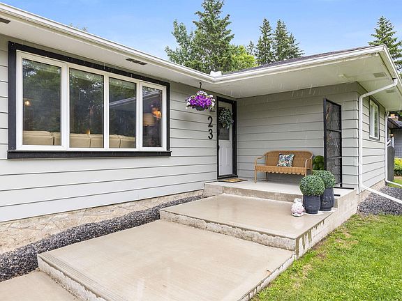 2nd image of 23 Glenhaven Cres