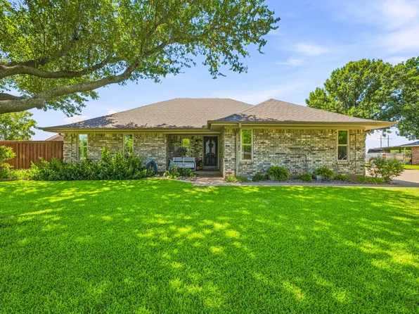 136 Chaparral Dr, Graham, TX 76450