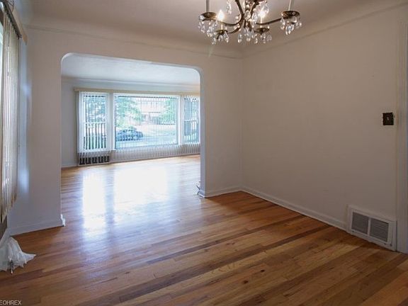 5th image of 17120 Stockbridge Ave