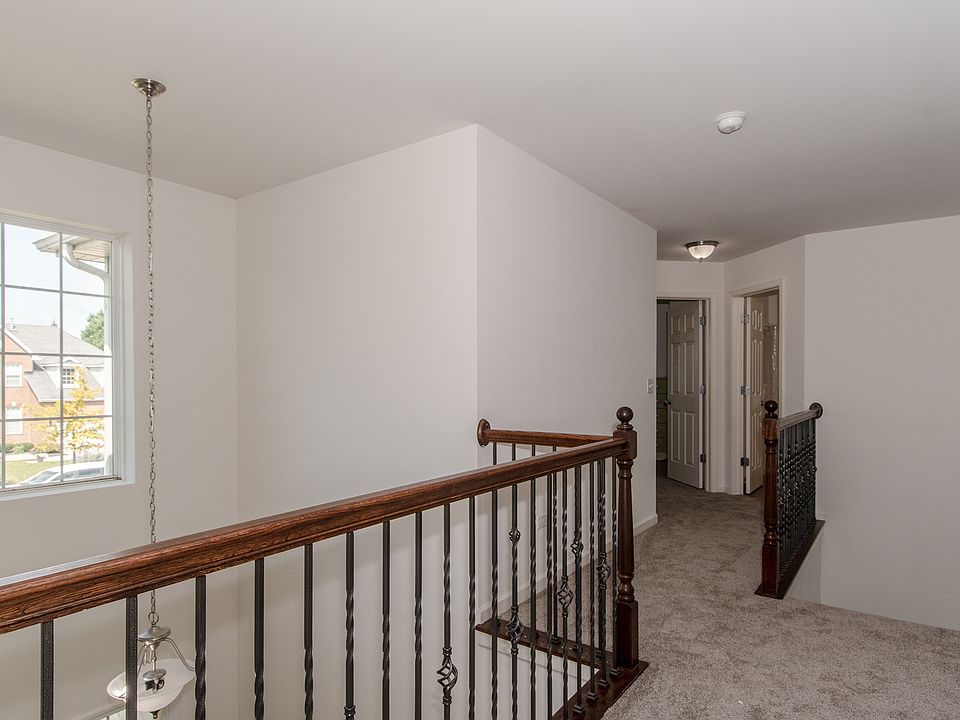 2nd image of 816 Nightshade Ln