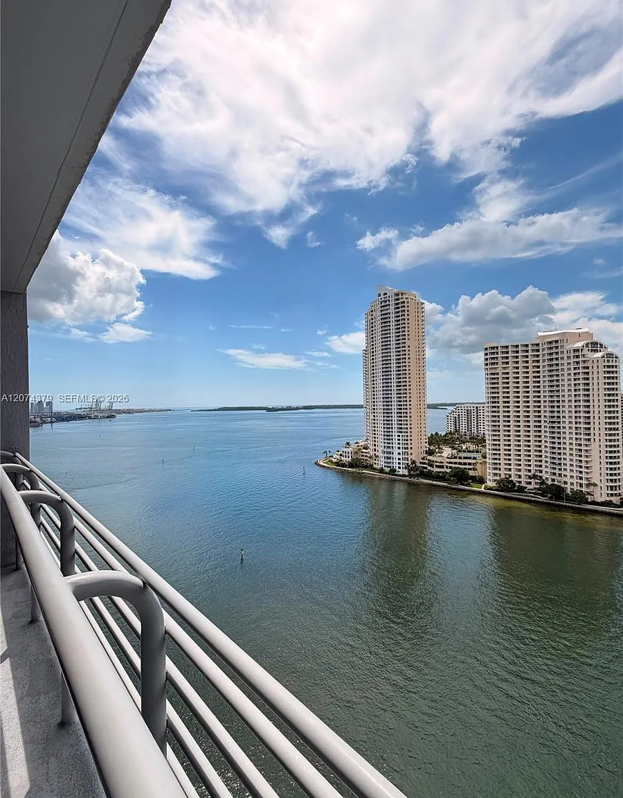 One Miami East Condo — Photo 2