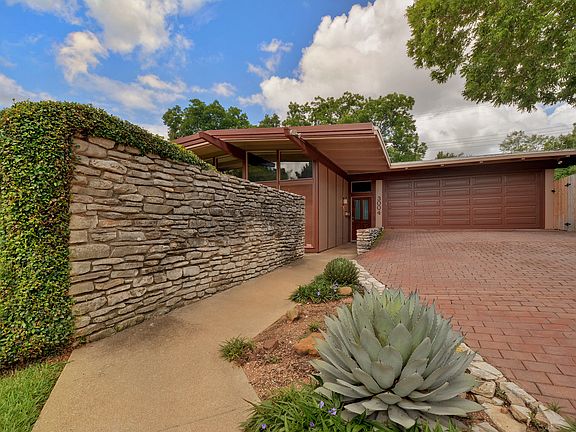 3rd image of 3004 Belmont Cir