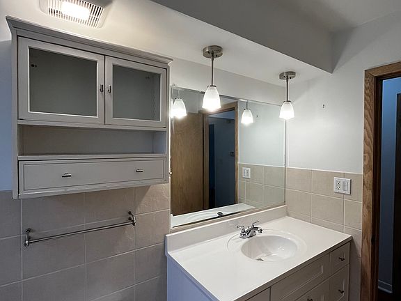 2nd image of 4435 N Newcastle Ave APT 1