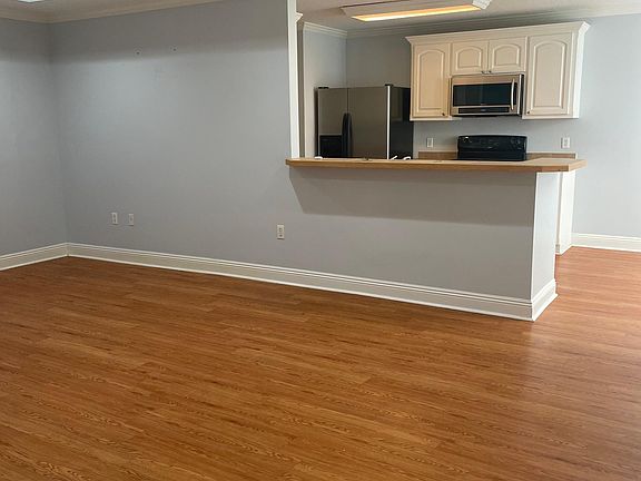 5th image of 18 Clear Springs Ct