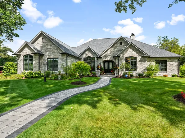 425 W Madison Ave, Wheaton, IL 60187