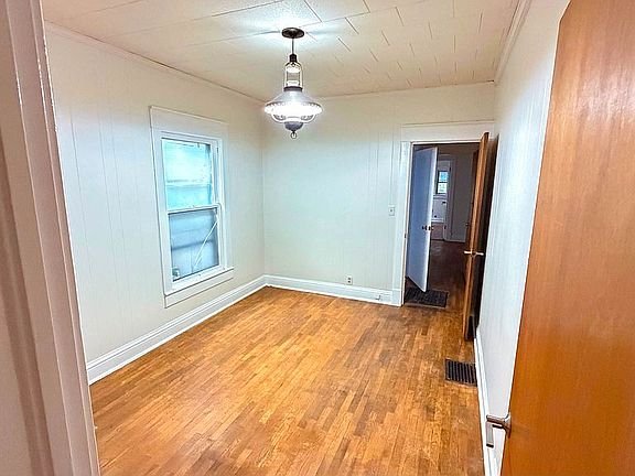 5th image of 321 N White Ave