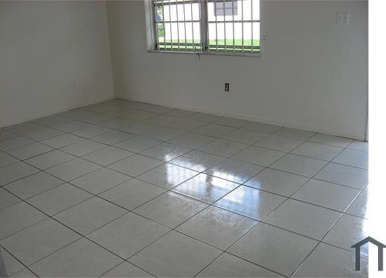 4th image of 2672 Riverland Dr #2