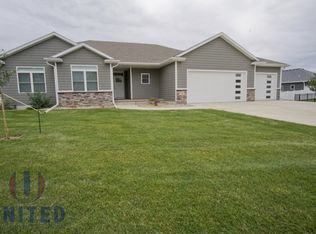 188 N Churchill Cir, N Sioux City, SD 57049