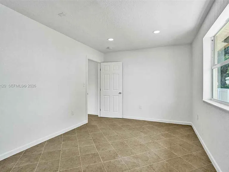 2120-2122 Thomas St — Photo 30
