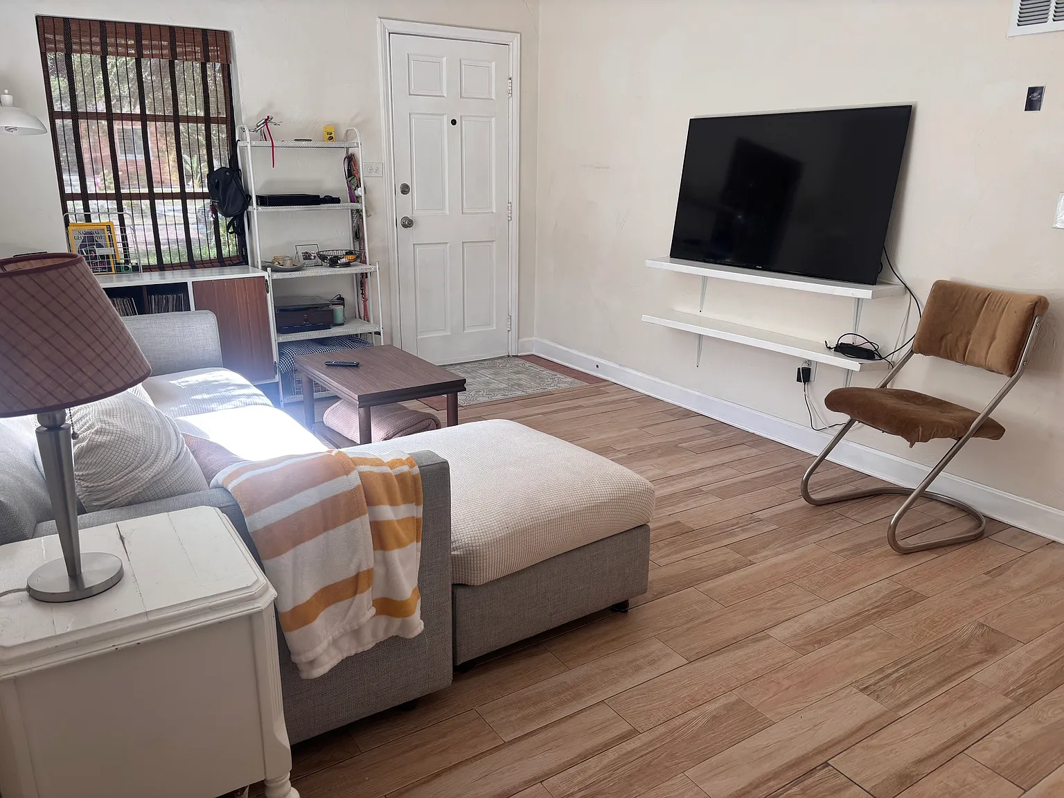 2 bed, 923 sqft, $2,250 — Photo 2