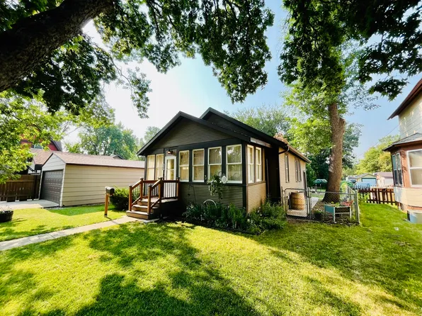 712 9th Ave SE, Aberdeen, SD 57401