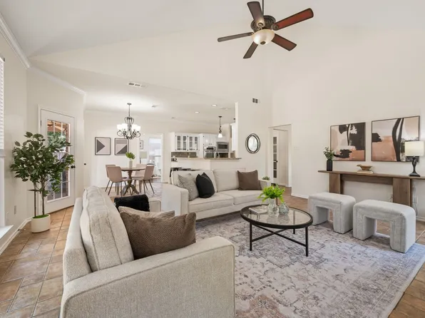 9045 Tyne Trl, Fort Worth, TX 76118