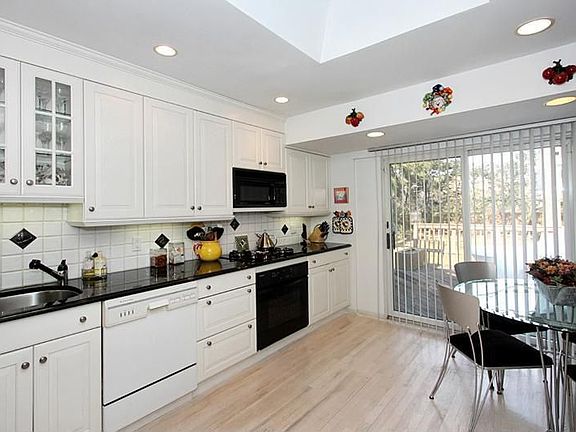 2nd image of 19 Sparrow Ln