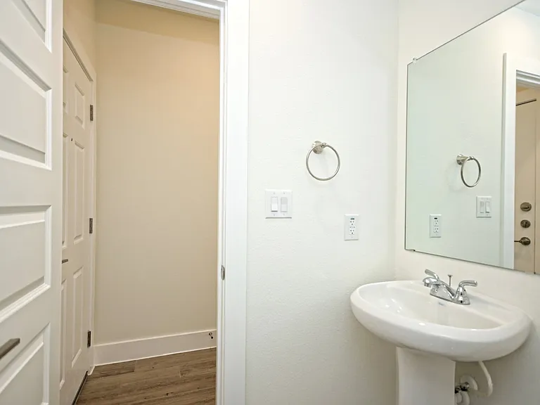 415 Parkline Dr — Photo 13