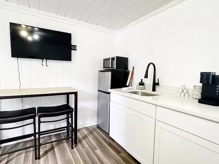 Studio, 750 sqft, $1,100 — Photo 3