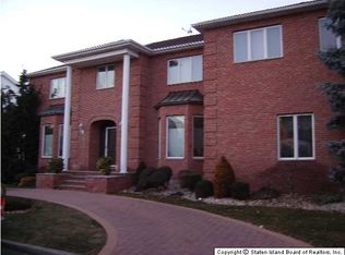 19 Kathleen Ct, Staten Island, NY 10307