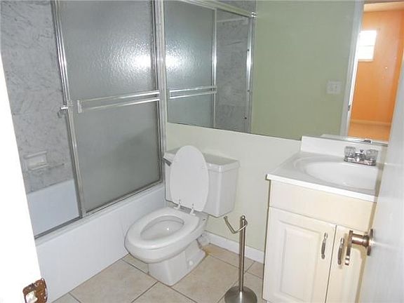 4th image of 300 S Hollybrook Dr APT 302