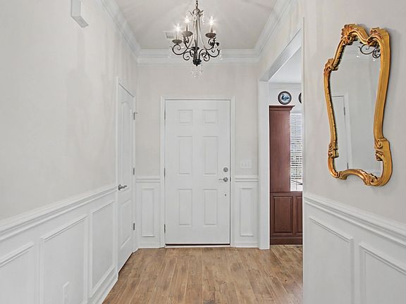 5th image of 817 Clay Pl