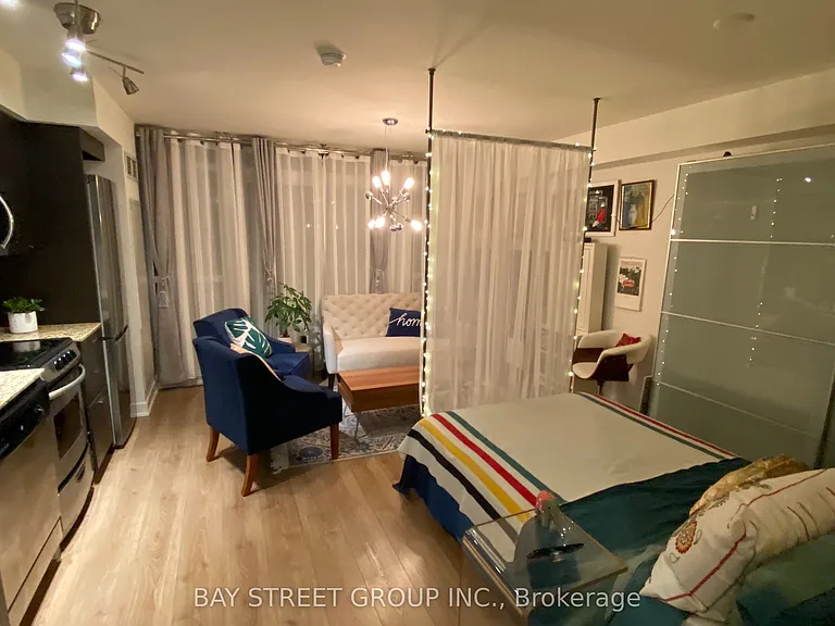 775 King St W #418 — Photo 7