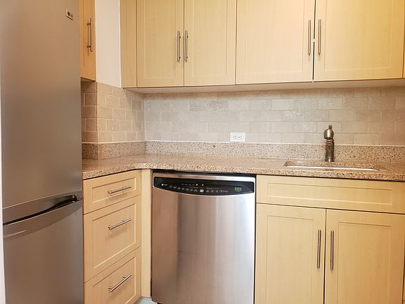 5th image of 210 W 89th St APT 3M