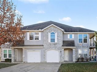 15963 S Crestview Dr, Olathe, KS 66062