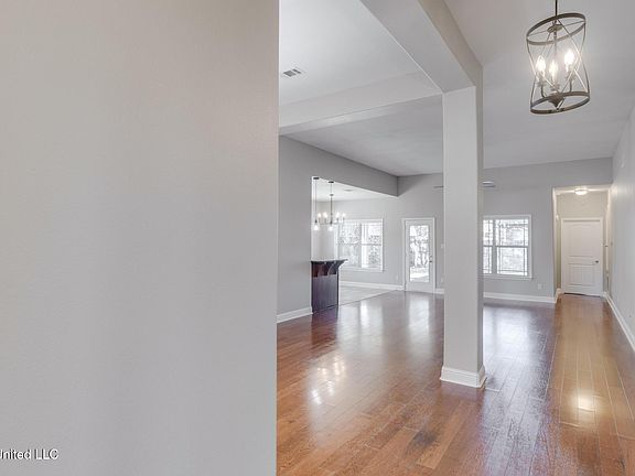 4th image of 14048 Fox Hill Dr