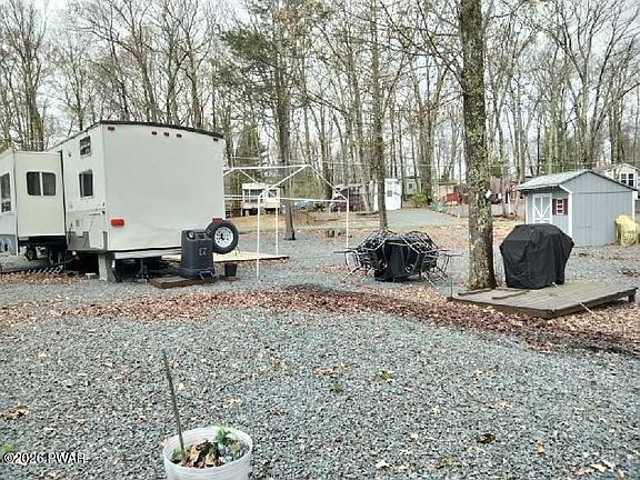 5th image of 185 Forest Glen Dr