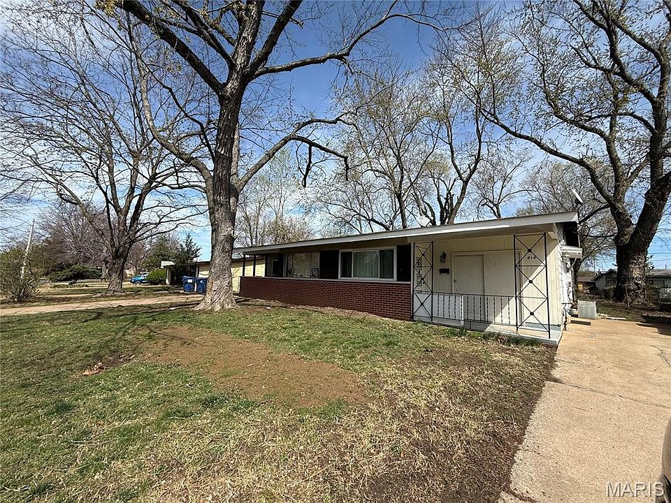 1st image of 810 Loyola Dr