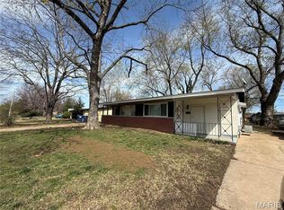 810 Loyola Dr, Florissant, MO 63031