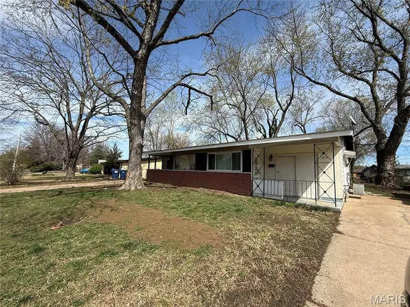 810 Loyola Dr, Florissant, MO 63031