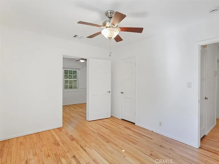 15460 Sylvan St — Photo 28