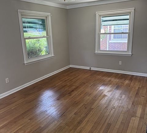 5th image of 330 Hoover Ave