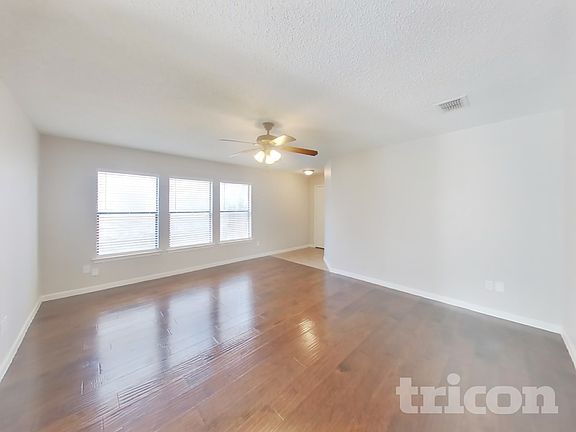 3rd image of 716 King St