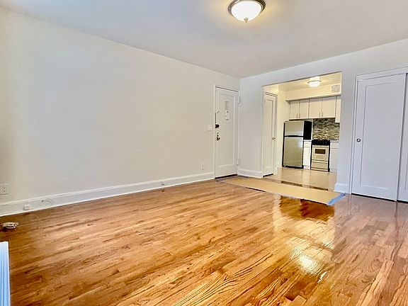 4th image of 138 W 92nd St #A