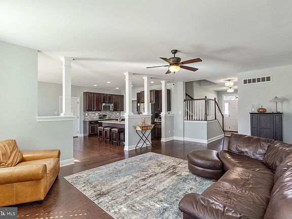 4th image of 13 Shore Ln