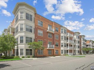 5312 Pointe Gate Dr, Livingston, NJ 07039