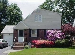 186 Carlson Pl, Bergenfield, NJ 07621