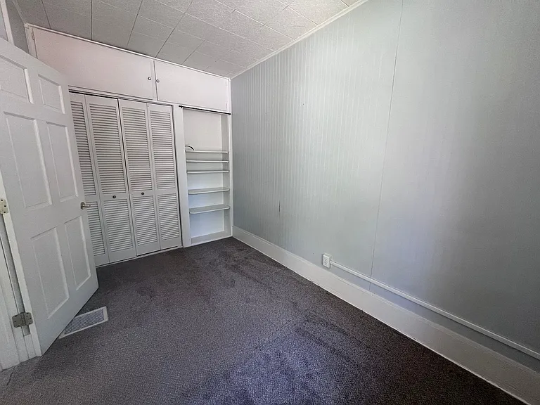 2037 Paris Ave NE — Photo 12
