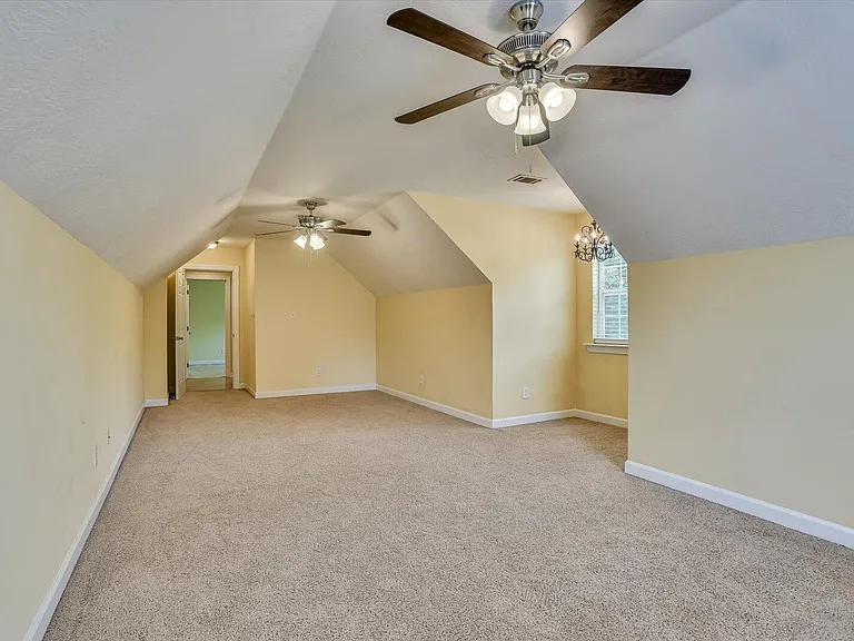 2103 Wythe Dr — Photo 38