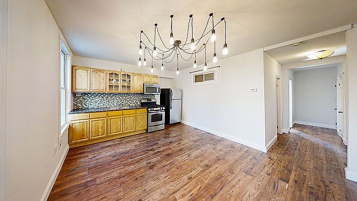 1st image of 172 Bedford Ave #2A