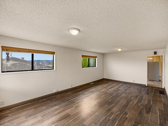 4th image of 833 Hellam St