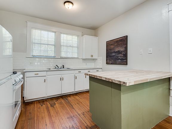 3rd image of 517 S Vernon Ave