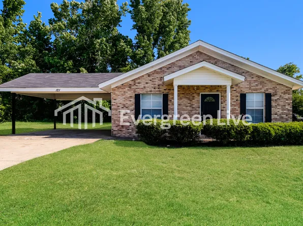 121 Davis Ave, Canton, MS 39046
