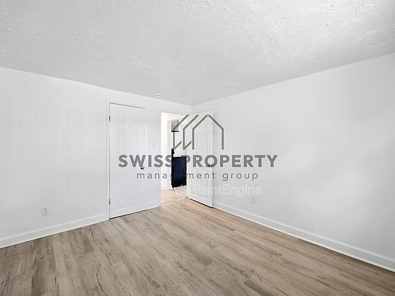 5th image of 486 Hanley St #D