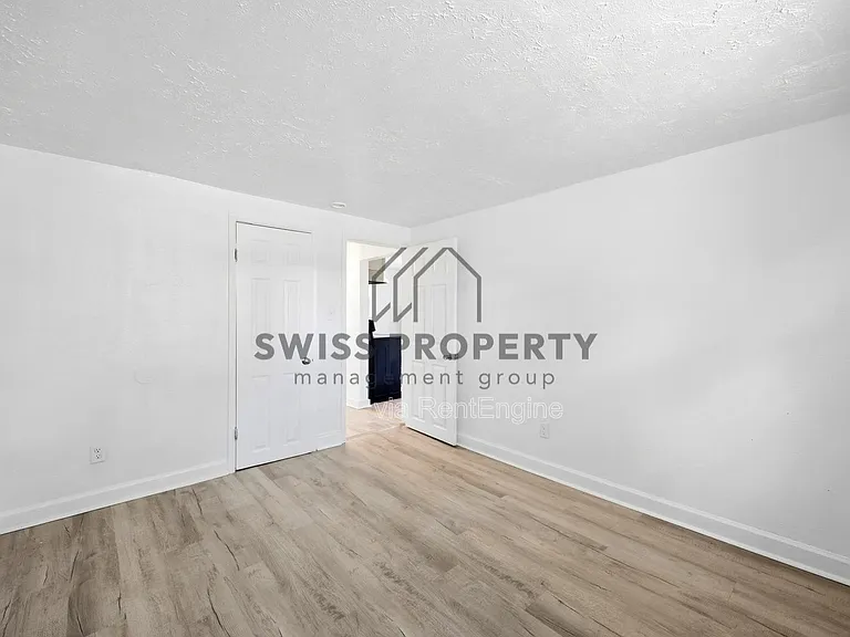 486 Hanley St #A — Photo 11