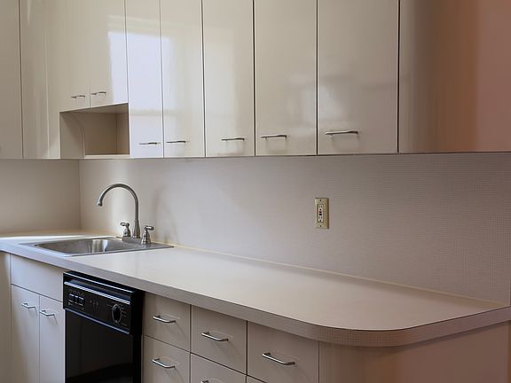 4th image of 1827 67th St Unit 1